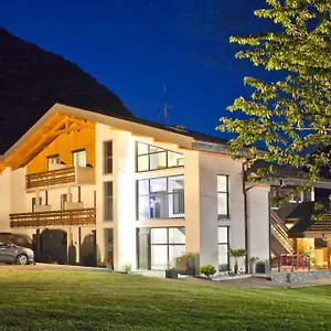 https://les-moineaux.hotels-rhonealpes.com